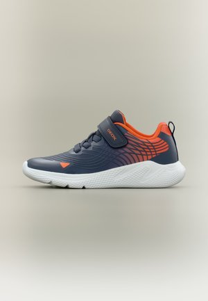 Geox, J SPRINTYE BOY - Sneakers - navy/orange