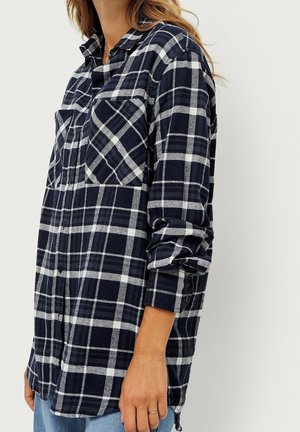 Blus - blue