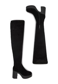 Cizme negre cu peste genunchi, cu un finisaj din suede, având un toc platform gros și un fermoar lateral pentru închidere. Textură netedă, design elegant.