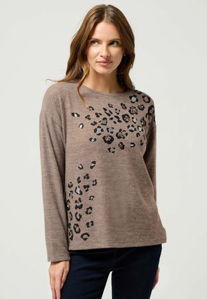 - Sweter