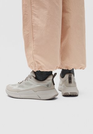 ECCO BIOM - Sneakers - gravel gravel ice white