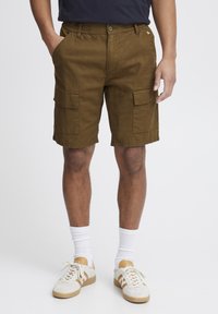Brune cargo-shorts lavet af stof med en tekstureret overflade. Har to sidelommer, et taljebånd med en knap og en afslappet pasform.