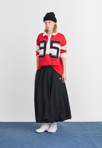 Nike Sportswear STREET - Majica z dolgimi rokavi - university red/orewood/white