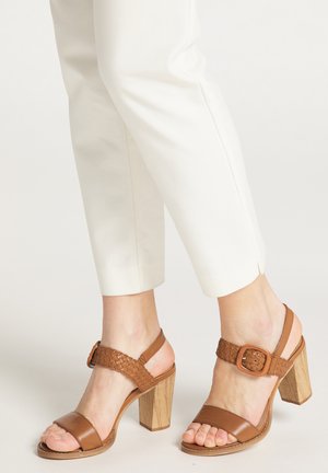 Clogs - brown