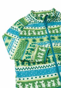 Zielono-niebieska bluza z zamkiem, ozdobiona różnorodnymi wzorami zwierząt na poziomych pasach, z kontrastującymi fakturami i gładką tkaniną.