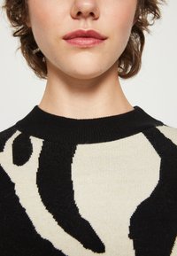 Object OBJRAY DRESS - Neulemekko - black/sandshell