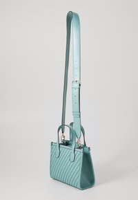 Guess SILVANA MINI TOTE - Kézitáska - teal