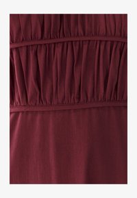 Vald, burgundy