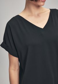 adL SHORT SLEEVES V NECK  - T-shirt basic - black