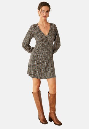 PATTERN CORAZONES - Vestido informal - black
