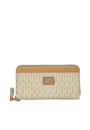 Portafoglio beige e color cammello con chiusura a zip su tutto il perimetro, motivo a onde, rifinitura superiore in pelle e patch con logo in pelle sul davanti, cinturino da polso attaccato alla cerniera.