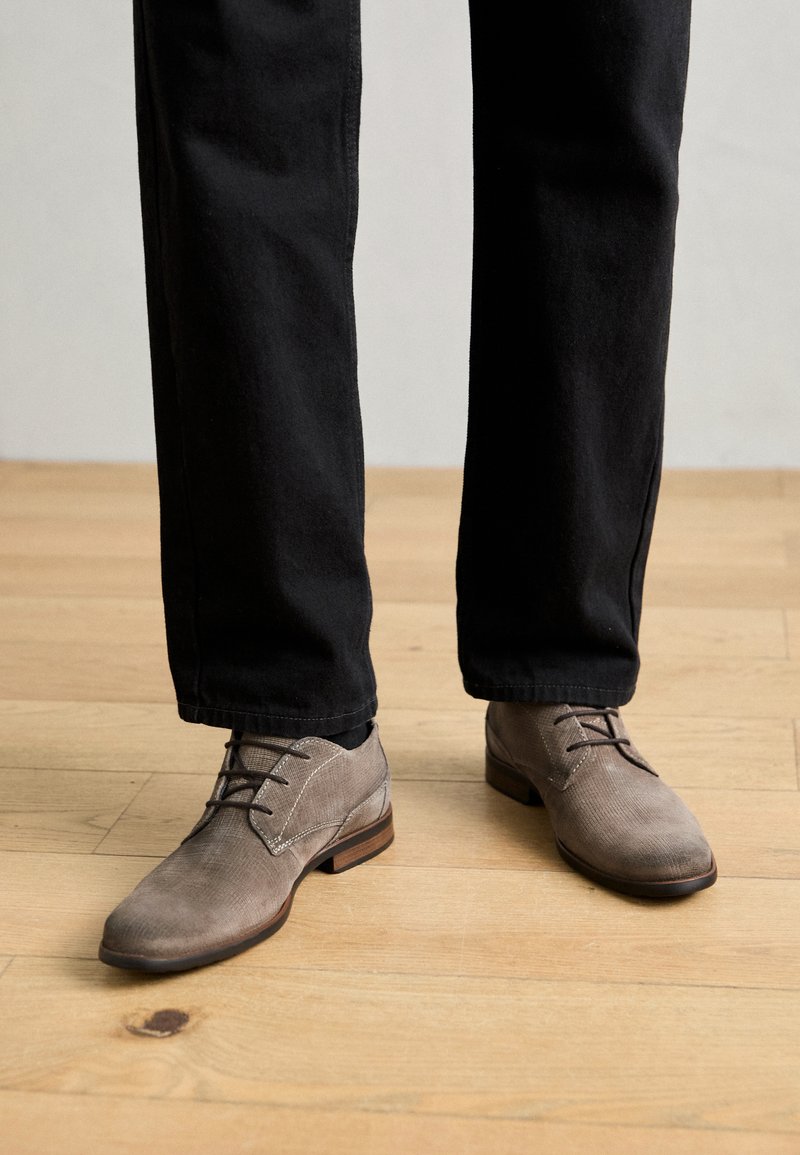 Bugatti Zakelijke veterschoenen grijs