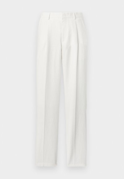 Pantalon droit blanc taille haute avec passants pour ceinture, plis sur le devant et fermeture avant dissimulée.