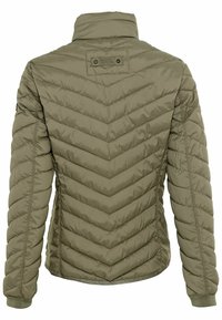 Olivgrüne gesteppte Jacke mit Zickzacknaht, hohem Kragen und gerippten Bündchen, von hinten gezeigt.