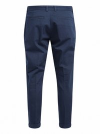 Pantaloni in cotone blu navy con vestibilità slim, caratterizzati da una texture liscia, polsini e tasche posteriori. Design minimalista senza decorazioni.