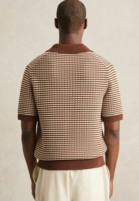 Reiss REGULAR FIT - Bluză polo - tobacco brown off white