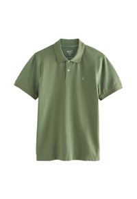 Polo de culoare verde, realizat dintr-un material neted, cu un guler clasic, o închidere cu două butoane și un mic logo brodat pe partea stângă a pieptului.