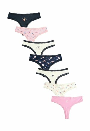 Sieben Damen-Strings mit Spitzenbesatz in Schwarz, Pink, Creme und Marineblau mit Blumenmustern und kleinen dekorativen Schleifen, diagonal angeordnet.