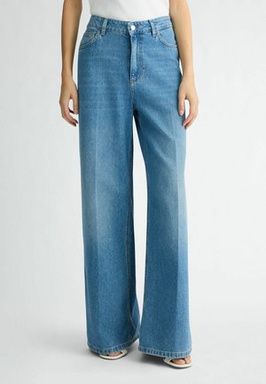 Light blue wide-leg jeans made of denim, featuring a high waist, front pockets, a zipper fly, and a slightly faded finish.