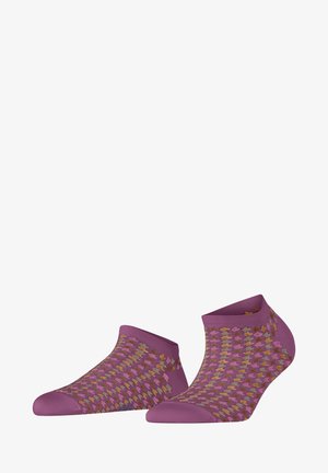 Chaussettes de cheville violettes avec un motif géométrique comprenant des formes roses, jaunes et brunes. Fabriquées en tissu extensible et doux pour le confort.