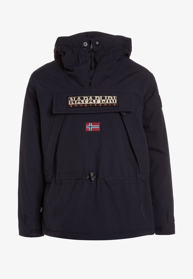 Veste à capuche bleu marine foncé avec poche avant ouverte, écusson du logo Napapijri et petit drapeau norvégien sur la poitrine.