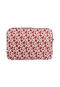 Neceser con cremallera en rojo y blanco que presenta un patrón de logotipos repetido. El material parece suave y tiene una forma rectangular con esquinas redondeadas.