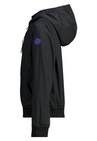 Mustat kevyet takki hupulla, joustavat hihansuut ja pieni pyöreä logo hihassa. Varustettu etutaskulla ja vetoketjusuljennalla.