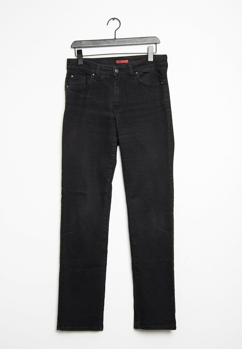 Svarta denimjeans med slim fit, med fem fickor, knäppning och sydda detaljer. Hänger på en svart galge.