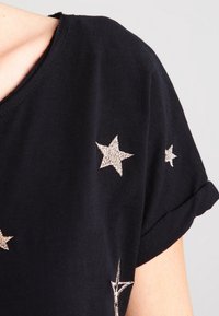 edc by Esprit Camiseta estampada - black