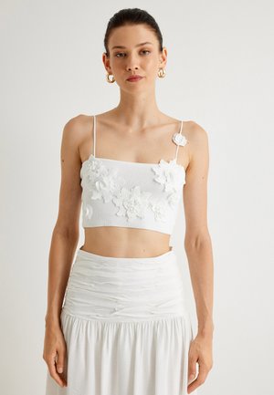 FLOWER APPLIQUE DETAIL - Top - white