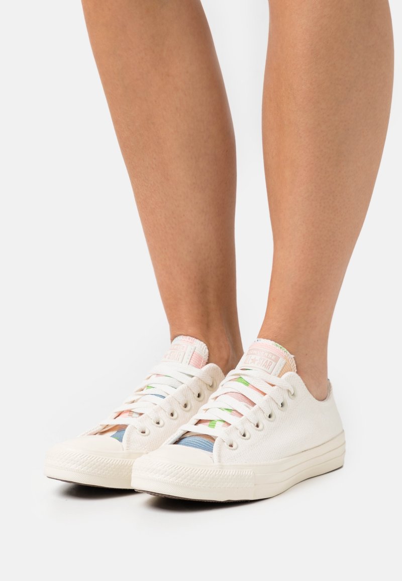 Converse Sneakers - off-white