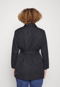 ONLY Carmakoma CARVALERIE  - Trenchcoat - black