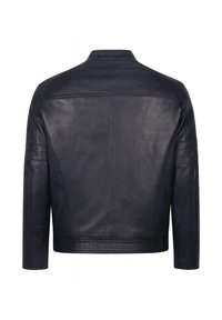 Schwarze Lederjacke mit langen Ärmeln, horizontaler Naht im oberen Rückenbereich, vertikaler Mittelnaht und dezenten gestickten Details an den Ärmeln.