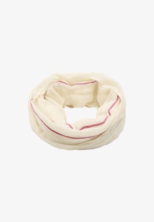 Jasnobeżowy, lekki szalik wykonany z tkaniny, z cienkimi czerwonymi paskami, ułożony w luźny okrąg na białym tle.