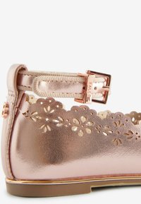 Baker by Ted Baker - Baleriny z zapięciem