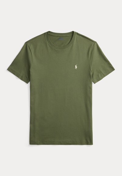 Λαδί βαμβακερό t-shirt με στρογγυλή λαιμόκοψη και κοντά μανίκια. Διαθέτει μικρό, λευκό κεντητό λογότυπο στο στήθος. Λεία υφή.