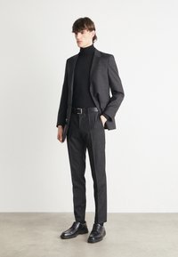 BOSS HOUSTON SET - Kostiumas - black