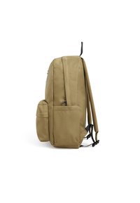 Zaino khaki con una superficie texturizzata, spallacci imbottiti, tasca laterale e una maniglia superiore per il trasporto. Forma rettangolare, design minimale.