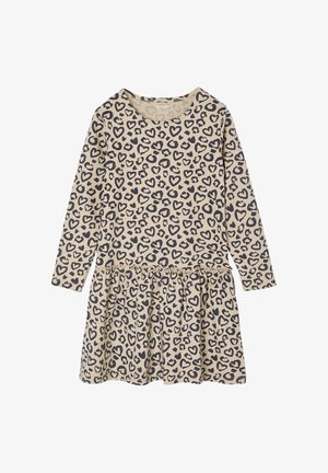 Beiges langärmliges Kleid mit gerafftem Taillenbund und ausgestelltem Rock, verziert mit einem schwarzen Herzen und einem Leopardenmuster.