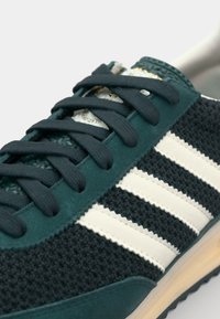 adidas Originals Sneaker low - aurora ivy/off white/warm vanilla