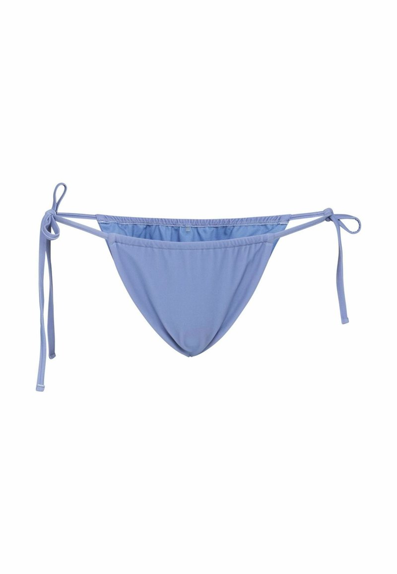Šviesiai mėlynas bikini apatinis trikotažas, pagamintas iš minkštos medžiagos, su raišteliu šone ir vidutiniu dengimu, turintis glotnų paviršių.