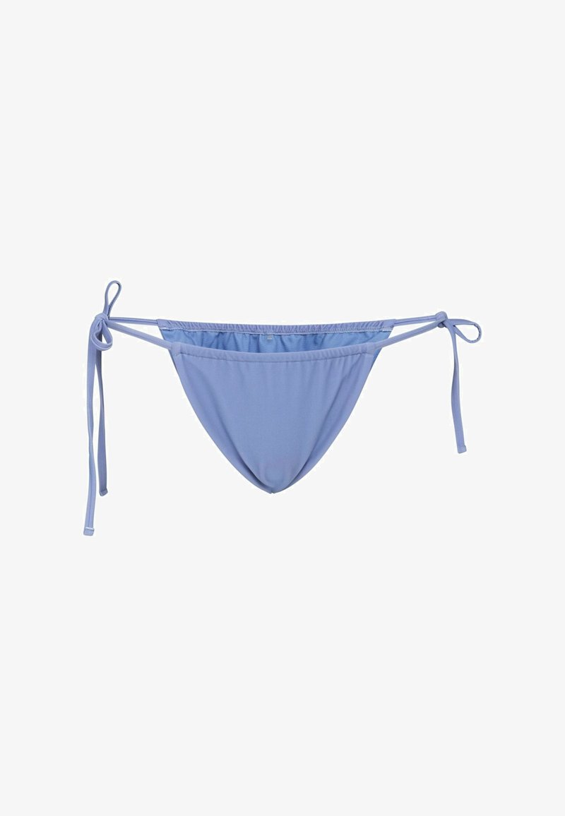 Šviesiai mėlynas bikini apatinis trikotažas, pagamintas iš minkštos medžiagos, su raišteliu šone ir vidutiniu dengimu, turintis glotnų paviršių.