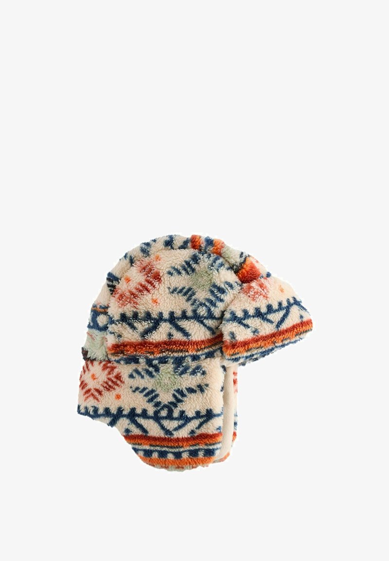 Fleece-Mütze mit floralen und geometrischen Mustern in Rot, Grün und Blau auf einem cremefarbenen Hintergrund. Weiche Textur mit Ohrenklappen und dekorativem Rand.