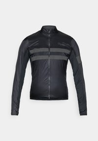 Sort cykeljakke med lynlås foran, der har lysegrå horisontale striber og et tekstureret brystpanel. Lavet af et glansfuldt, let materiale.