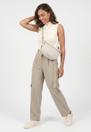 SURI FREY, SURI FREY UMHÄNGETASCHE SFY RUBY - Cross body bag - lightgrey