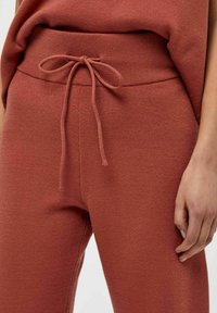 Desires GABI JOGGER - Treniņtērpa apakšdaļas - burnt red