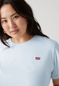 Levi's® Plus PERFECT TEE RAITA - Paprasti marškinėliai - skyway