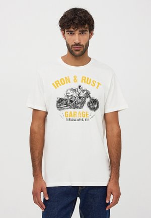 - T-shirt z nadrukiem