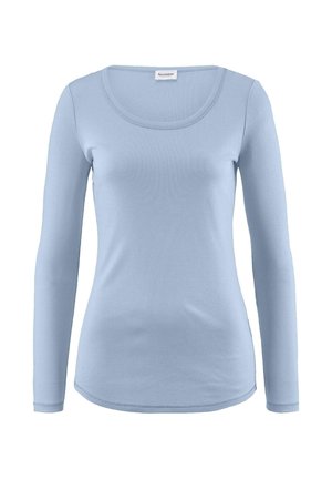 Lichtblauwe langemouwen shirt met een ronde hals. Gemaakt van zacht materiaal, met een getailleerde pasvorm en een effen textuur.