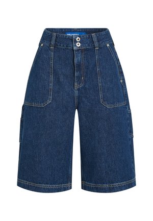 Σκούρα μπλε τζιν σορτς μέχρι το γόνατο με μπροστινές τσέπες, διπλό κούμπωμα με κουμπιά και εμφανές ράψιμο.